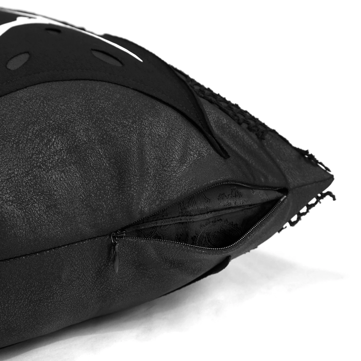 DEVIL FASHION Coussin Imprimé 'Wing Bone' Noir 8 DEVIL FASHION Coussin Imprimé 'Wing Bone' Noir – Image 6