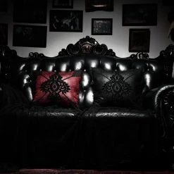 PUNK RAVE Taie D'Oreiller Décorative 'Gothic Cozy' Rouge 21 PUNK RAVE Taie D'Oreiller Décorative 'Gothic Cozy' Rouge -ALCHEMY GOTHIC shop taie d oreiller decorative gothic cozy rouge 9
